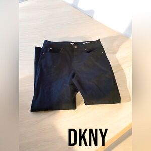 DKNY men’s black denim 34 W 29 L Stanton slim fit 5 pocket design 64% cotton